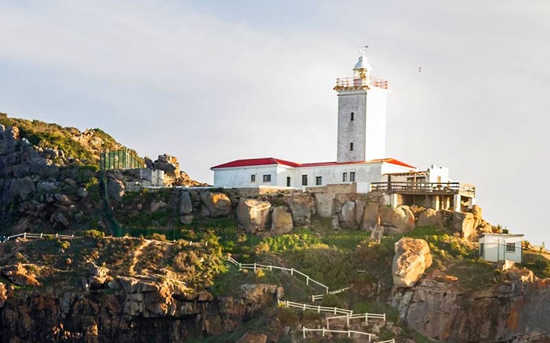 White lighthouse in Mossel Bay